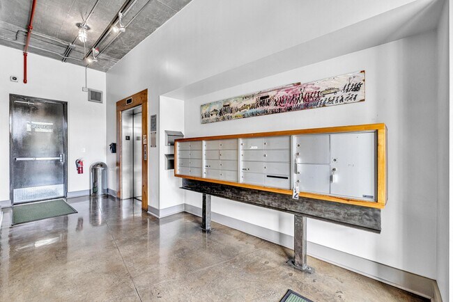 Building Photo - 425 N Andrews Ave