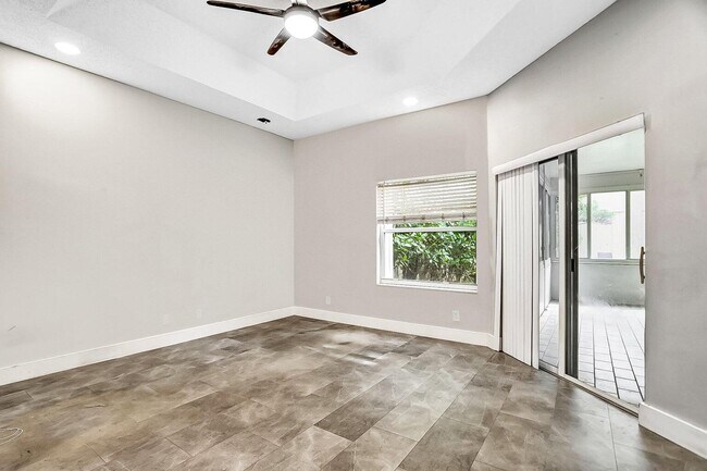 Building Photo - 4012 NW 62nd Ct