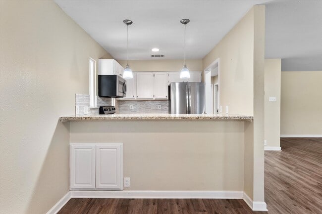 Building Photo - 6810 Deatonhill Dr