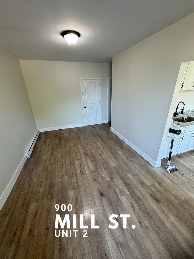 Building Photo - 900 Mill St