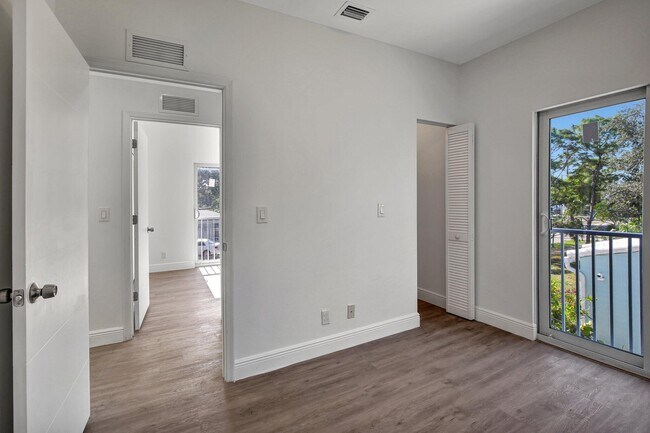 Building Photo - 1102 S 20th Ave