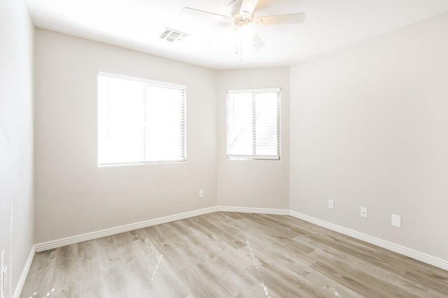 Building Photo - 7625 S Athel Tree Dr