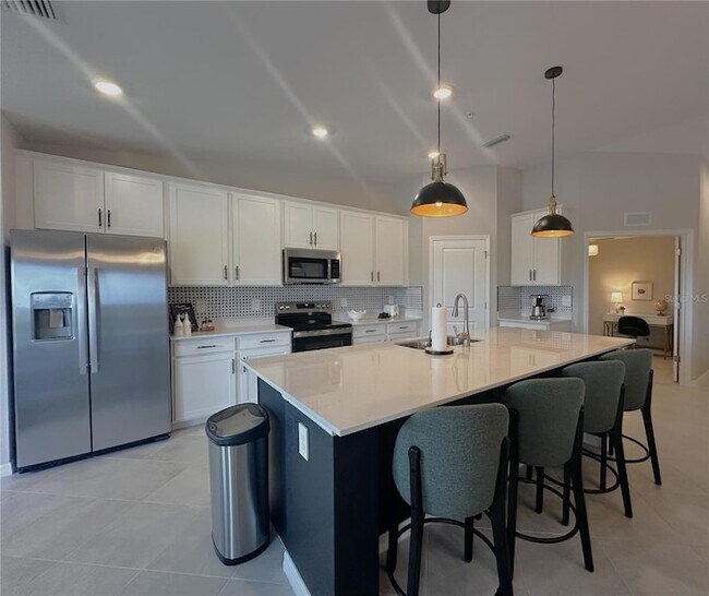 Building Photo - 14251 Heritage Landing Blvd