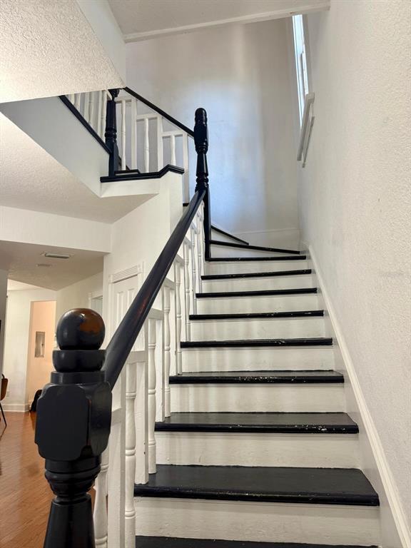 Building Photo - 910 SE 2nd St