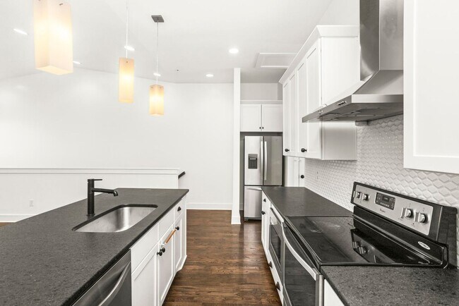 Building Photo - 1034 Maynor Ave