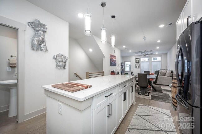 Building Photo - 1033 Wesley Terrace Ave