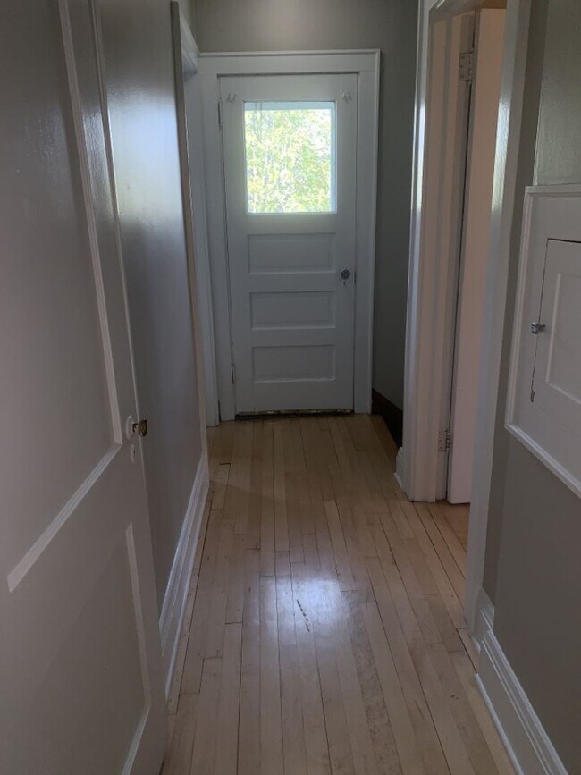 Building Photo - AVAILABLE NOW - 4 Bed, 2 Bath Chester Park...
