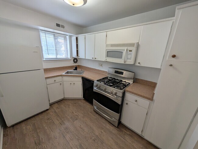 Building Photo - 11402 Cherry Hill Rd