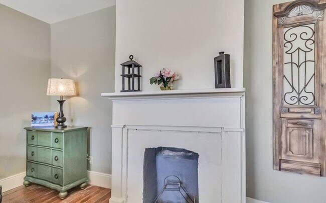 Building Photo - 515 E Huntingdon St