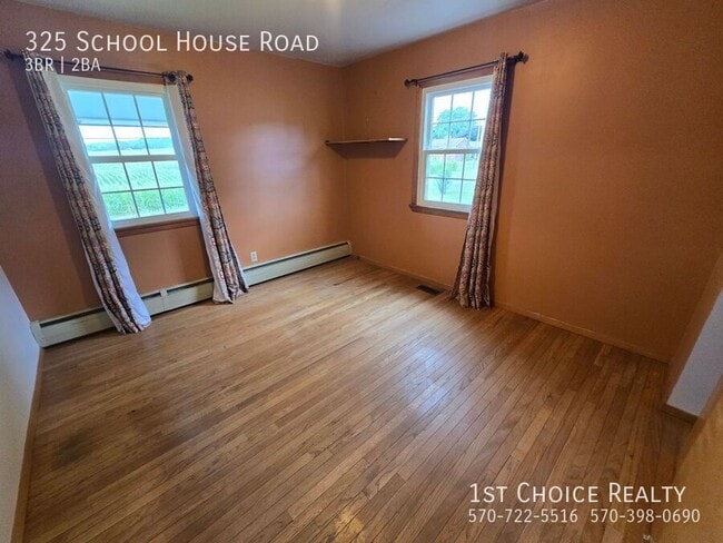Building Photo - 325 Schoolhouse Rd
