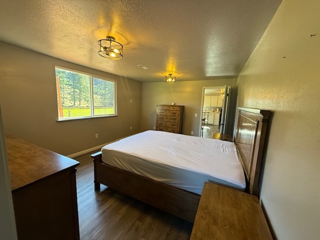 Building Photo - Country Home, 4 bed/2bath short term rental