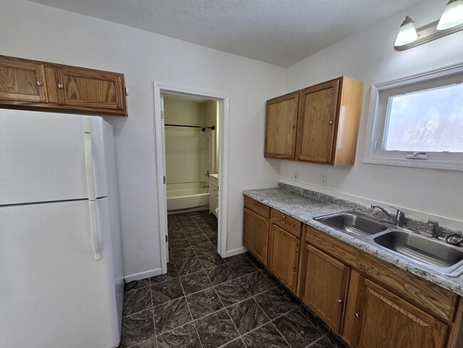 Building Photo - 330 Cottage St