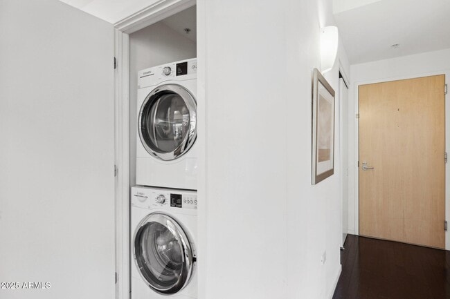 Building Photo - 7151 E Rancho Vista Dr