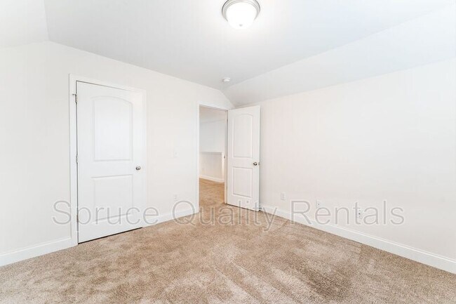 Building Photo - 102 Marquise Ct
