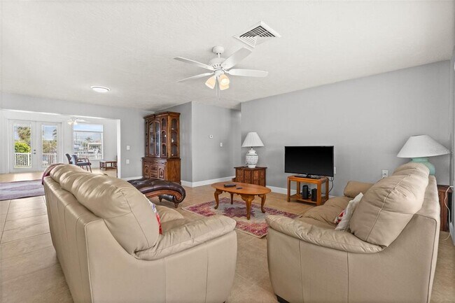 Building Photo - 710 116th Ave