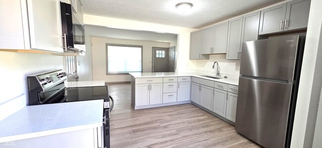 Building Photo - 8421 Banyan Ln