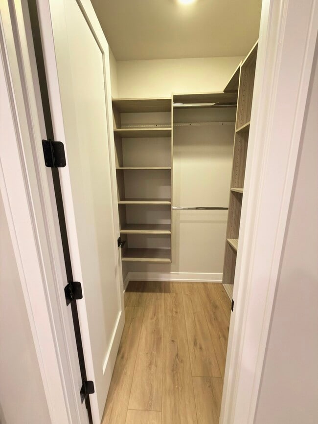 Building Photo - 2355 W Flournoy St