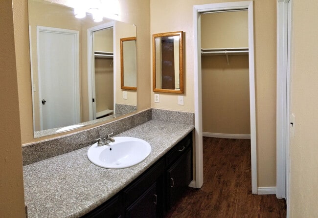 Building Photo - Spacious 3 Bedroom Home with Yard –Available! Ask About Our Move-In Special!