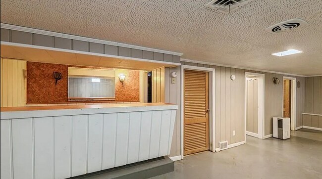 Building Photo - Terrific two bedroom home in Rock Island!