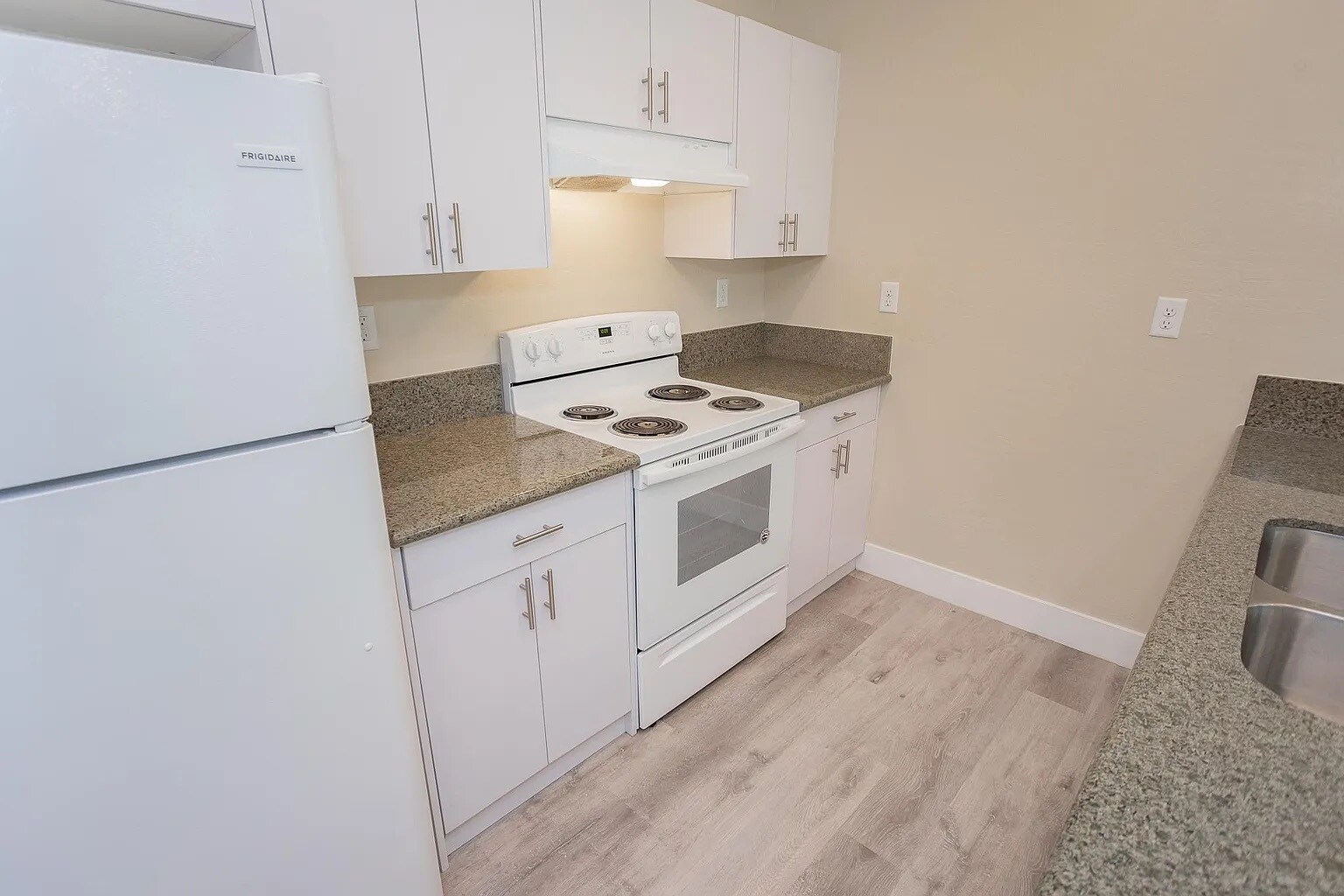 Building Photo - 1741 S Dandelion St