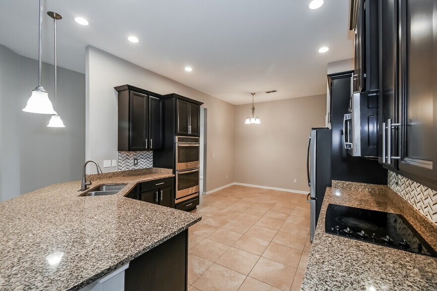 Building Photo - 15809 Canoe Creek Dr
