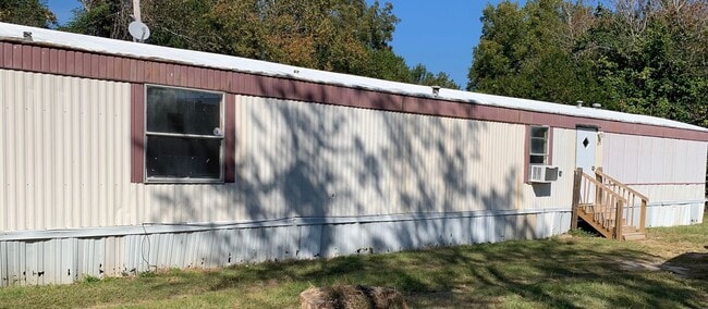 Primary Photo - APPROVED SECTION 8 VOUCHERS ONLY! Rent thi...