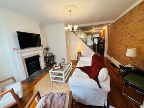 Building Photo - 2 bedroom, 2.5 bathroom brick townhouse