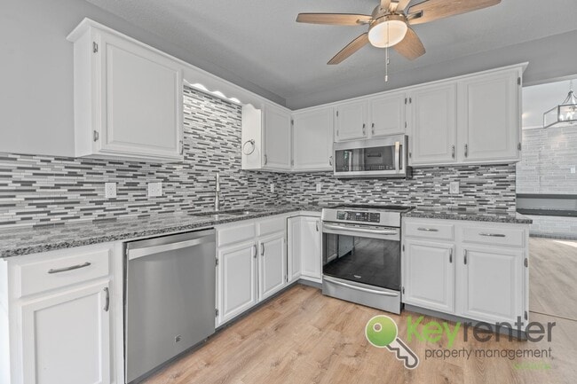 Building Photo - 3 Bedroom | 3 Bathroom - Ready to Entertai...