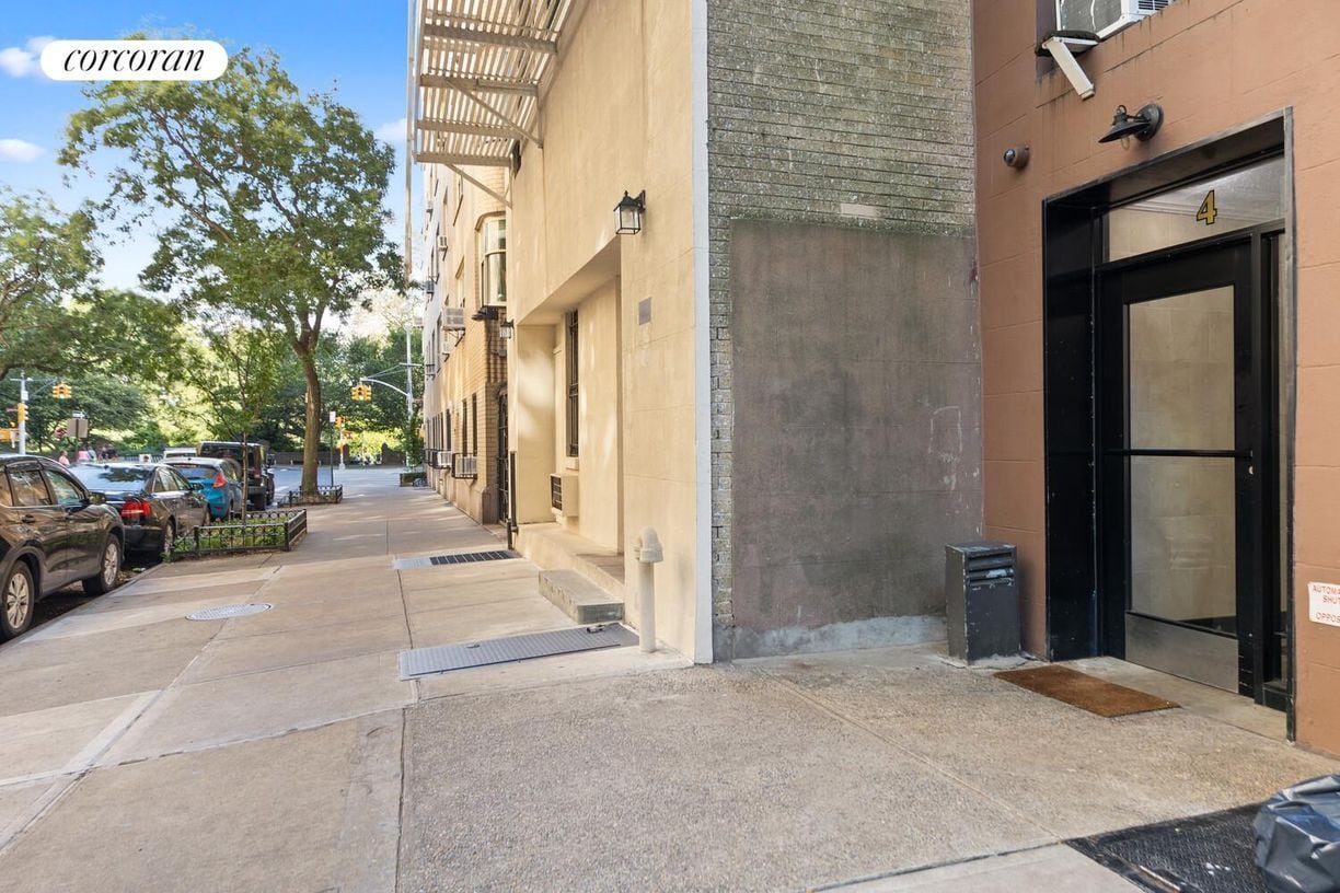 Building Photo - 4 W 90th St