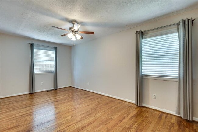 Building Photo - 1424 Hosea L Williams Dr NE