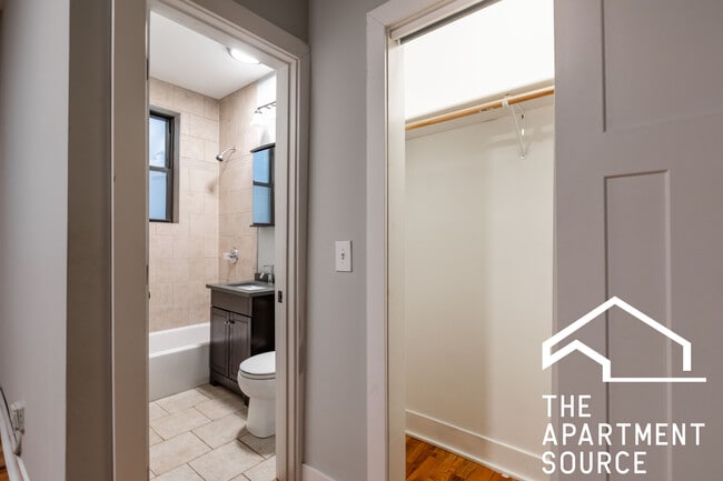 Building Photo - 4546 N Damen Ave