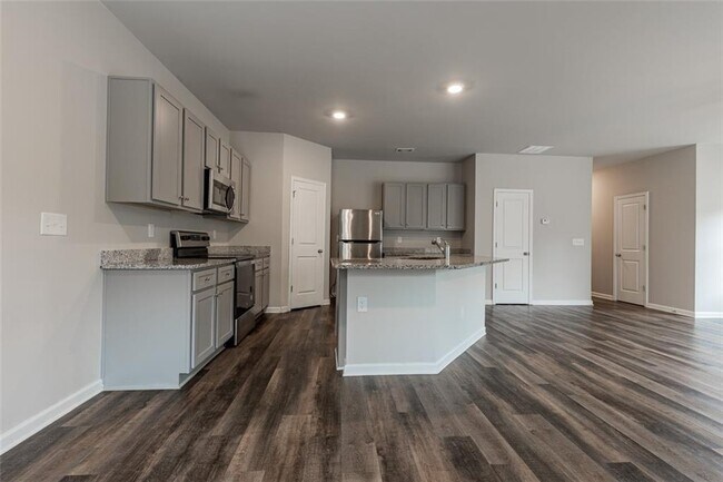 Building Photo - 9220 Golfview Cir