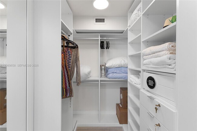 Building Photo - 401 Ocean Dr