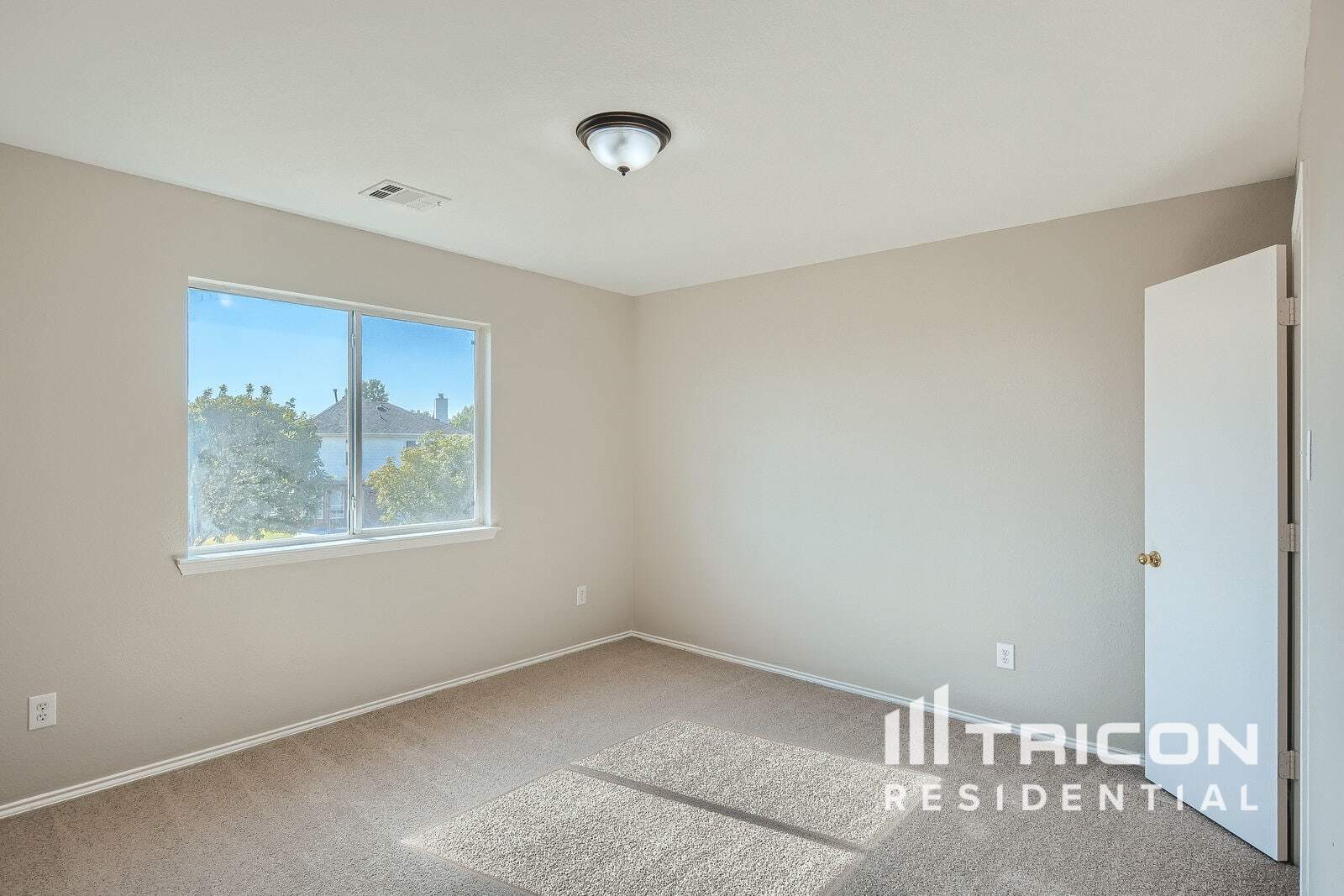 Building Photo - 101 Redbud Dr