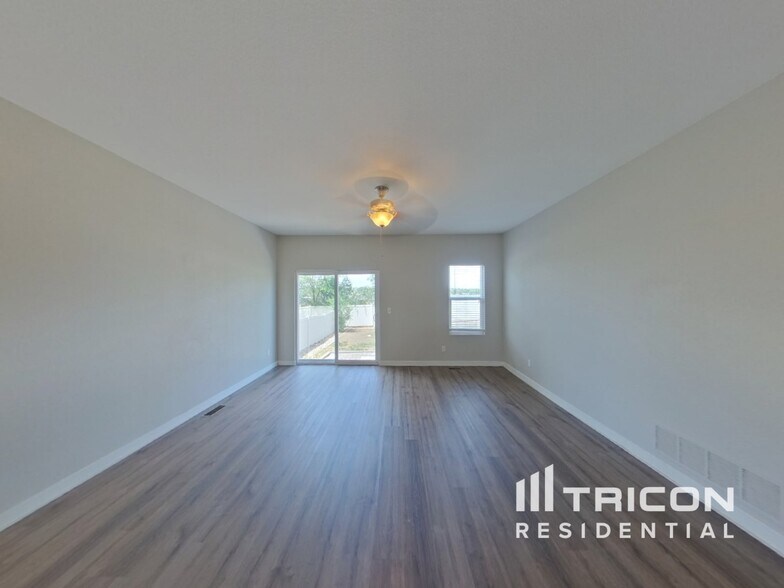 Building Photo - 1201 Antrim Loop
