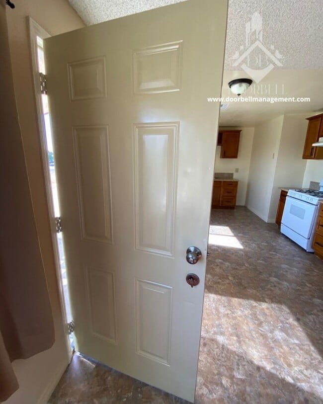 Building Photo - 265 E 2nd St