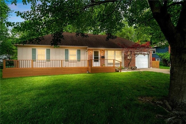 Building Photo - Adorable Three Bedroom Ranch in Overland Parkh