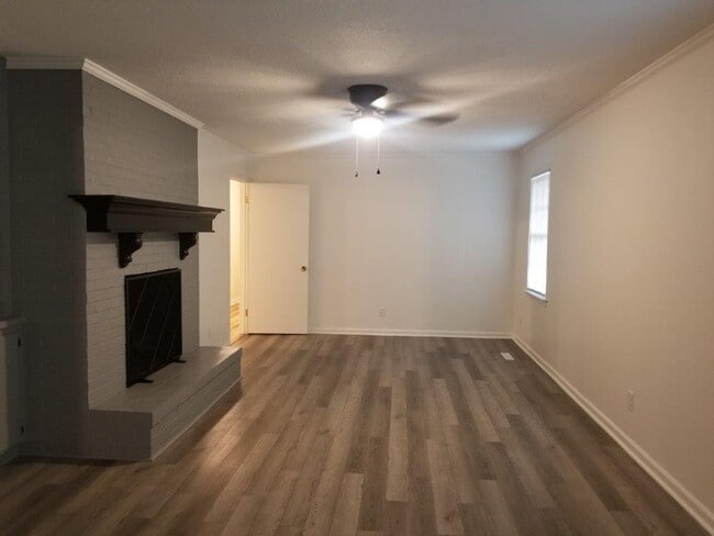 Building Photo - 124 Perry Dr