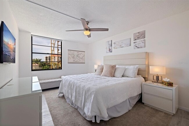 Building Photo - 6145 Sun Blvd