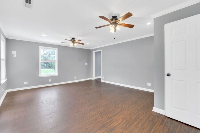 Building Photo - Spacious Rental with Modern Kitchen, Large...