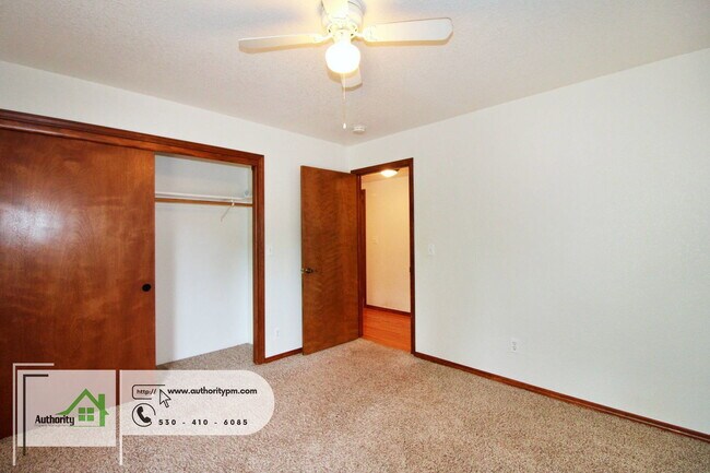 Building Photo - 3345 Golden Heights Dr