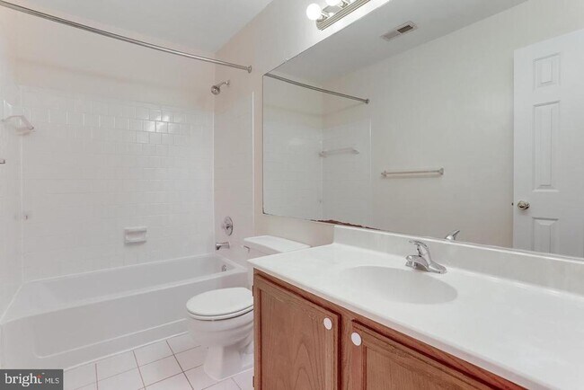Building Photo - 7170 Westfield Ct