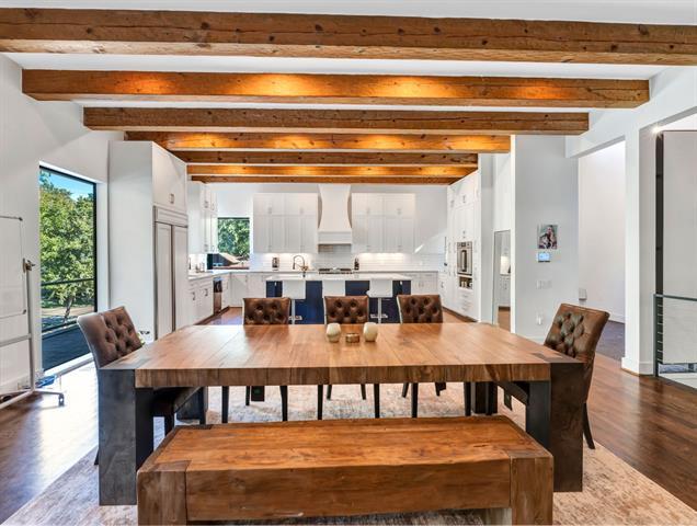 Building Photo - 8635 San Leandro Dr