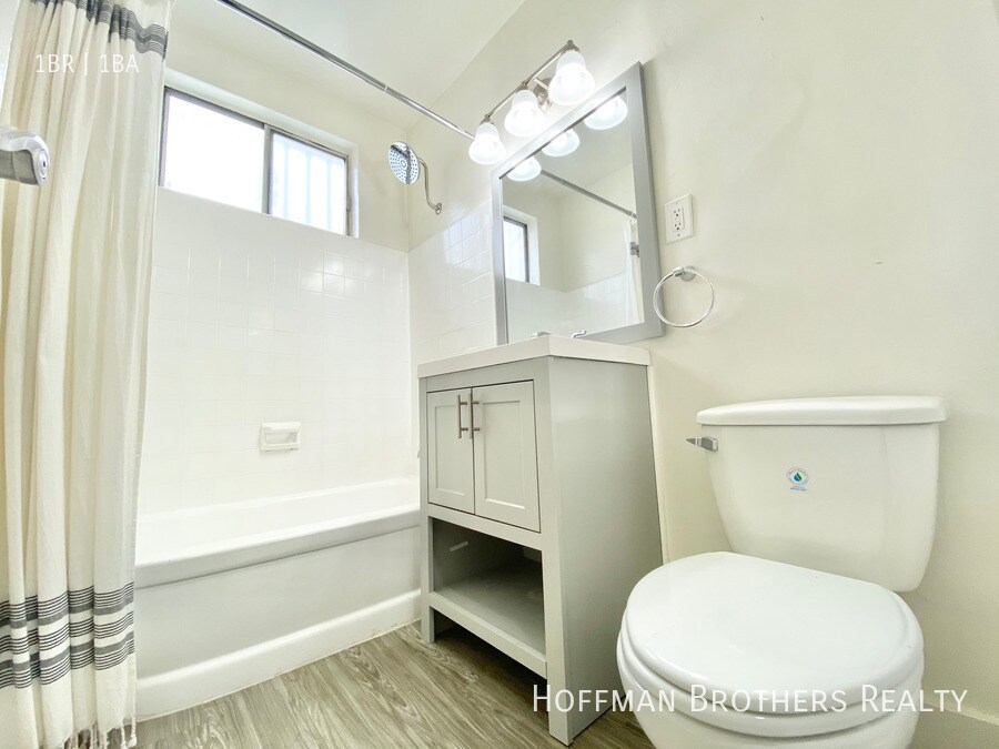 Building Photo - 12811 Caswell Ave