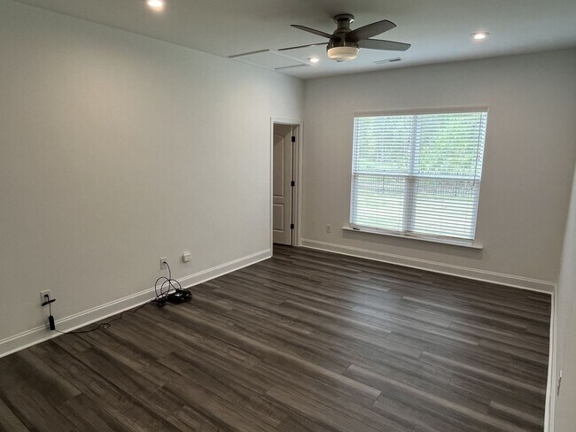 Building Photo - Spacious 5 Bed home in Stallings