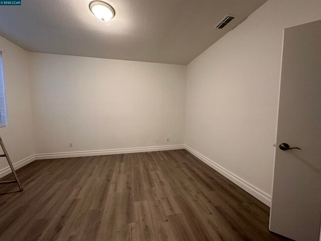 Building Photo - 111 Steinbeck Ct