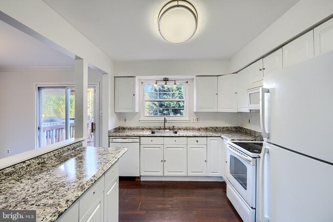 Building Photo - 28 Windersal Ln