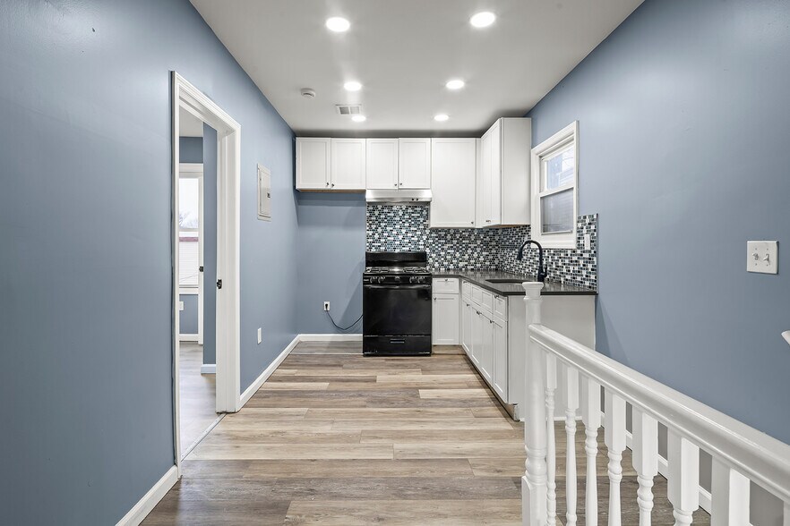 Building Photo - 275 Clinton Pl