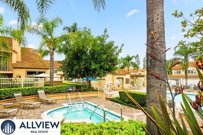 Building Photo - Fully Furnished Townhome with Attached Garage in Aliso Viejo!