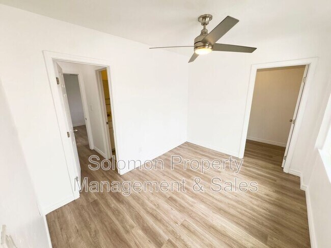 Building Photo - 3327 1/2 Polk Ave